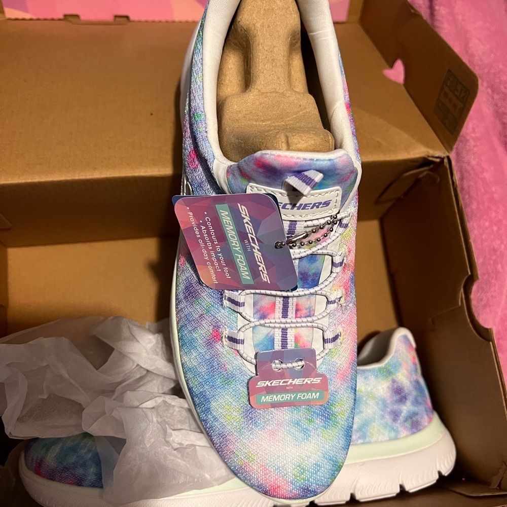 New In Box. Skechers Summits Looking Groovy Memory Foam Sneakers in white/multi
